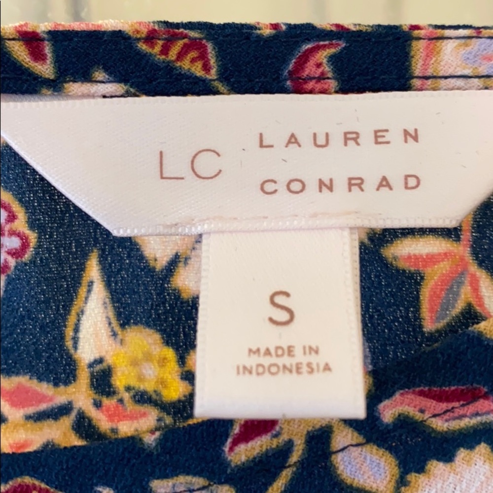 LC LAUREN CONRAD Bell Sleeve Print Top Size Small - Picture 6 of 11